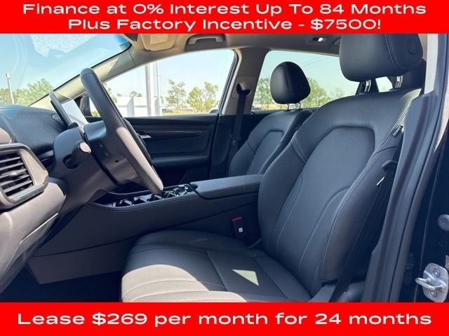 2025 VinFast VF 8 Eco