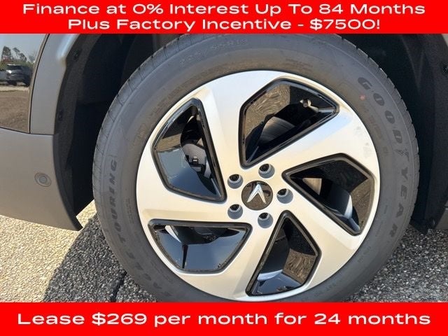 2025 VinFast VF 8 Eco